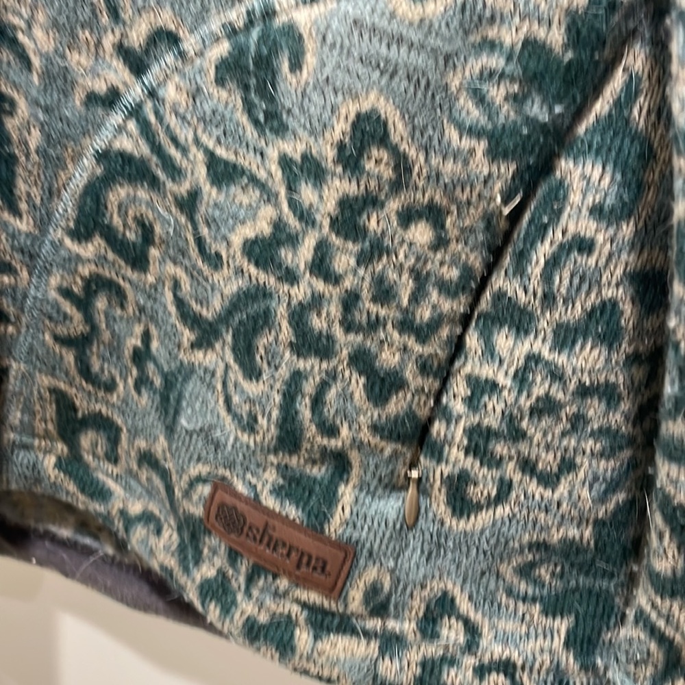 Beautiful Color And Pattern Sherpa Adventure Gear… - image 4